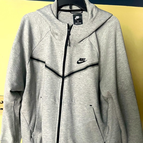 Nike Tech zip up size 1X.. grey oversized .. worn once!!! Purchased brand new - Picture 2 of 4